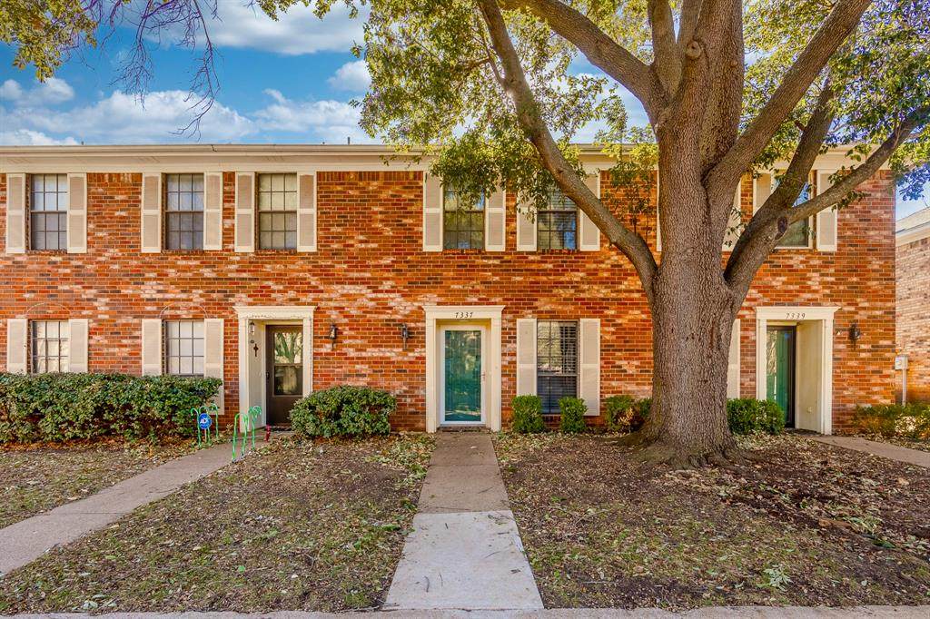 7337 Kingswood Circle - Photo 1