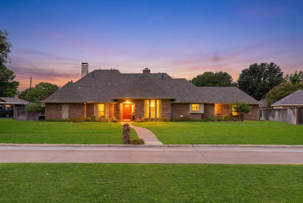 221 Manor Way - Photo 1