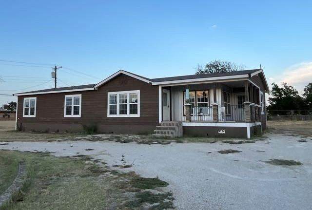 209 Avenue C - Photo 1