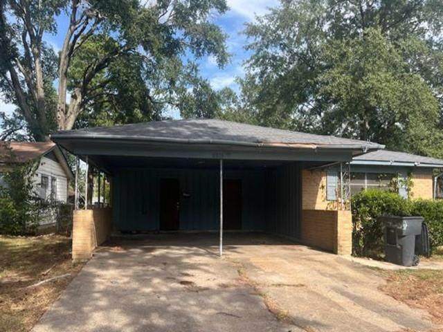 5915 Lakehurst Circle - Photo 1