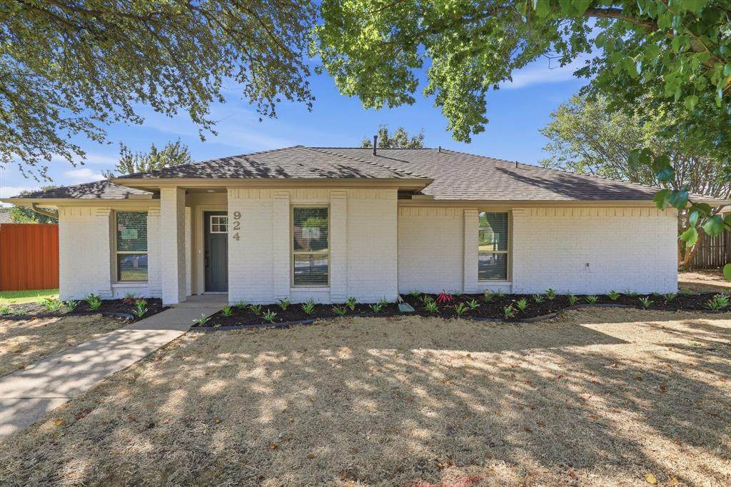 924 Edgefield Trail - Photo 1