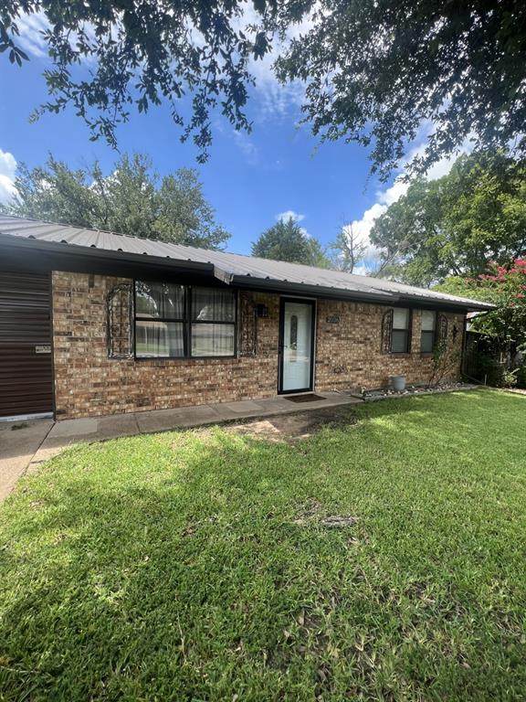 2036 Lisa Circle - Photo 1