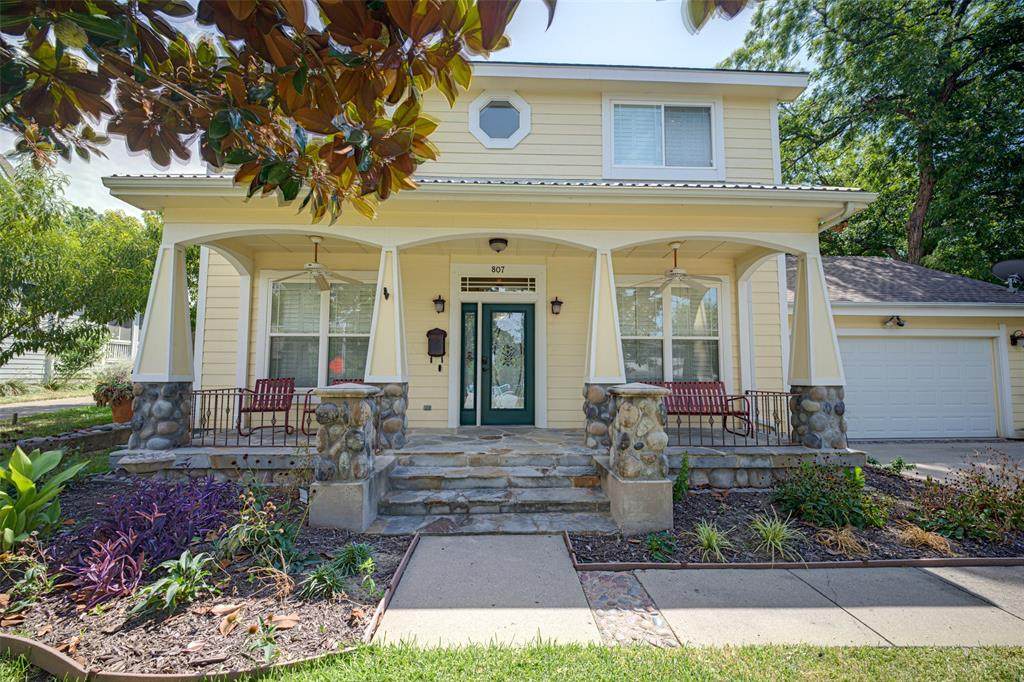 807 Barnes Street - Photo 1