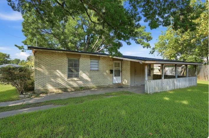 636 Andrews Avenue - Photo 1