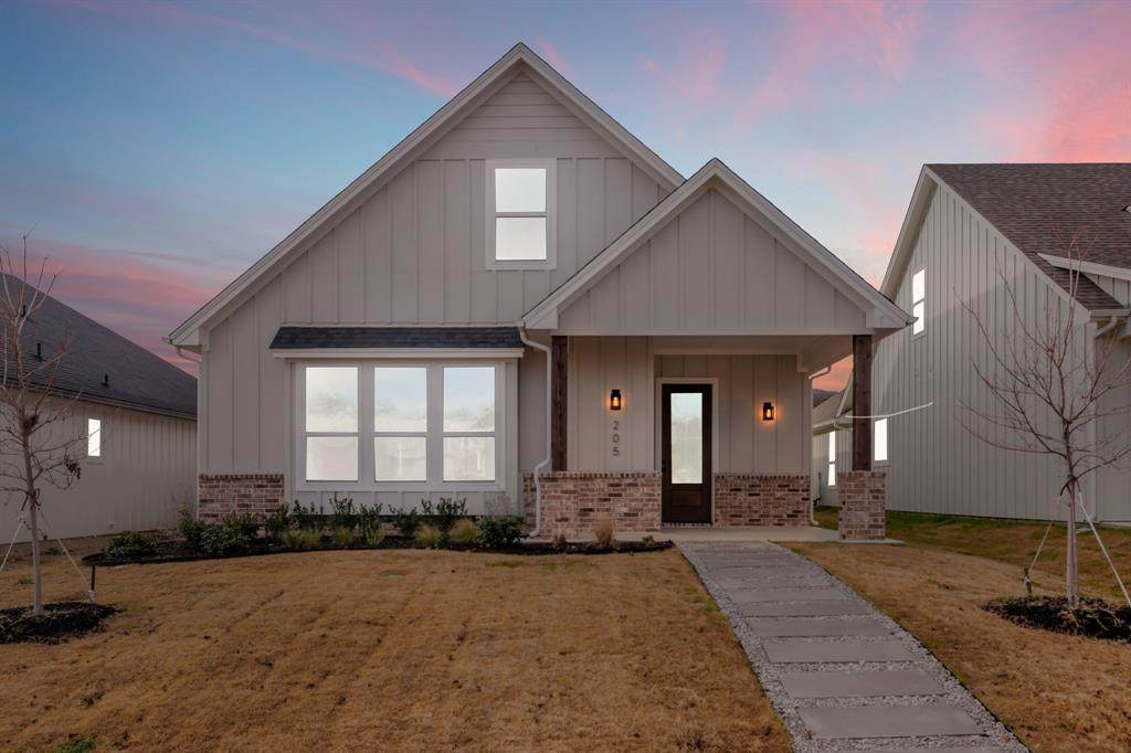 205 7th Street - Photo 1