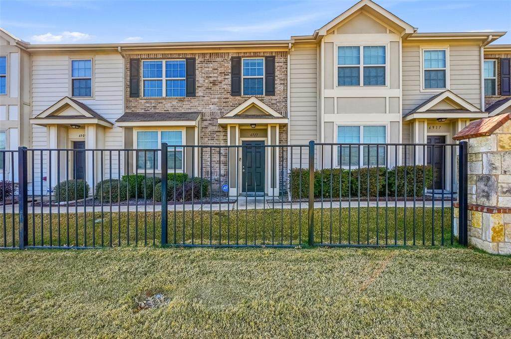 6913 Sandshell Boulevard - Photo 1