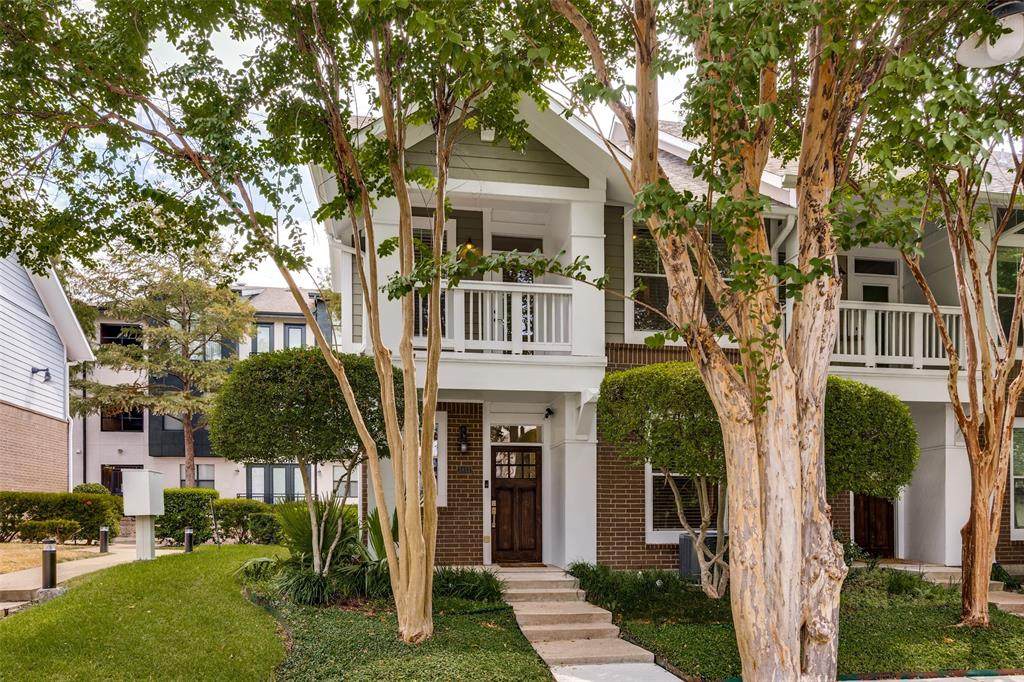 1852 Summit Avenue - Photo 1