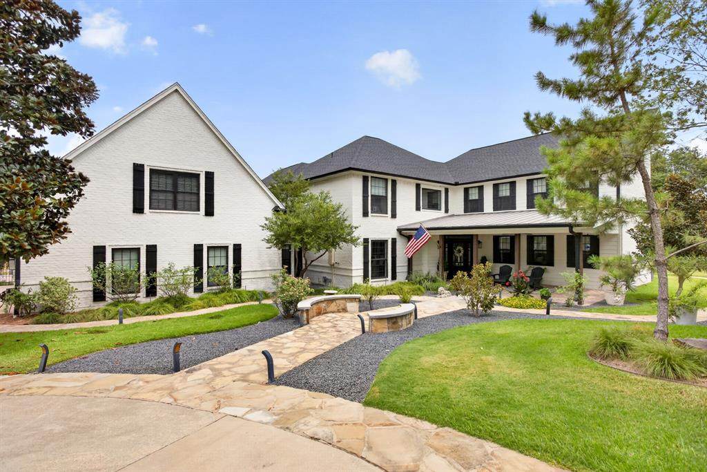 6400 Lake Oaks Circle - Photo 1