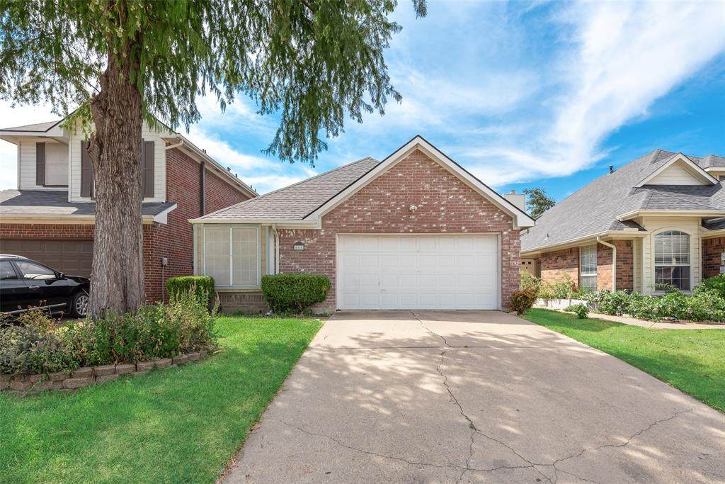 465 El Rio Drive - Photo 1