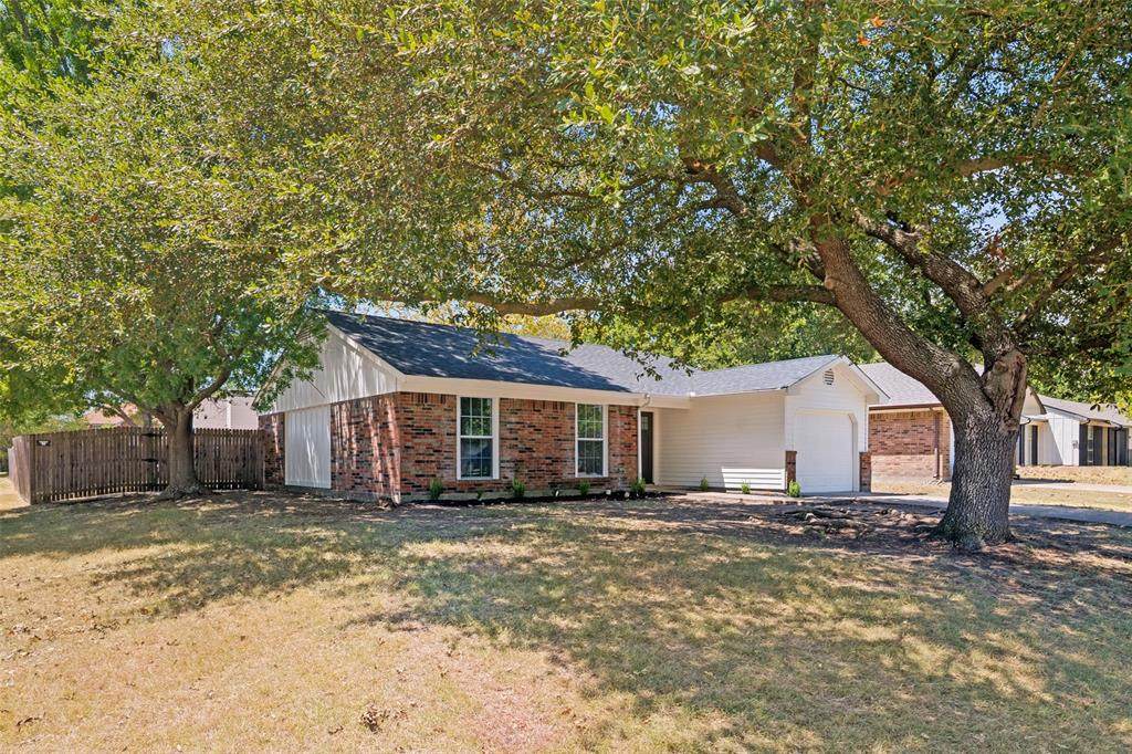 201 Mapleridge Drive - Photo 1