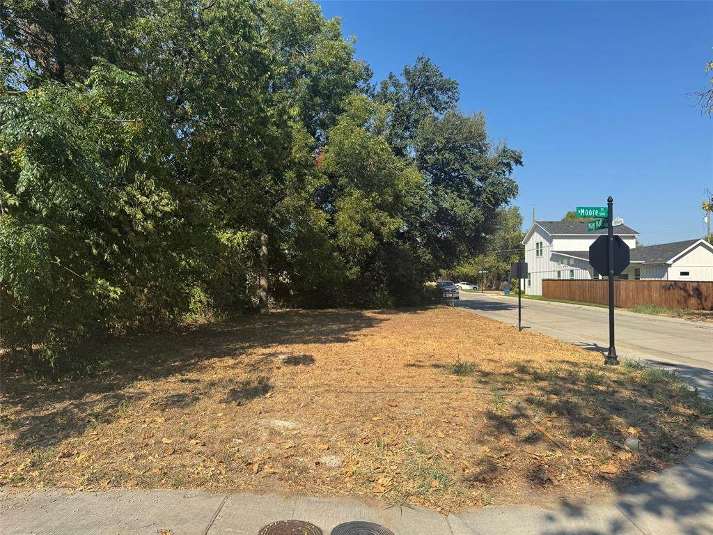 515 Moore Street - Photo 1