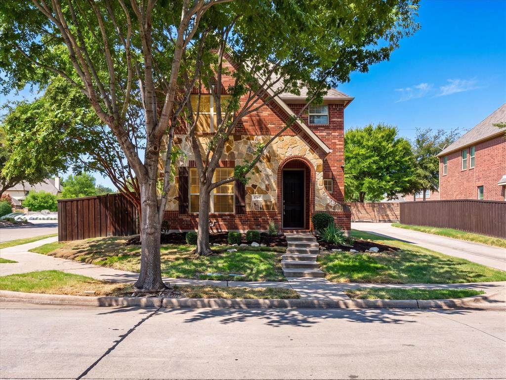 1707 Estacado Drive - Photo 1