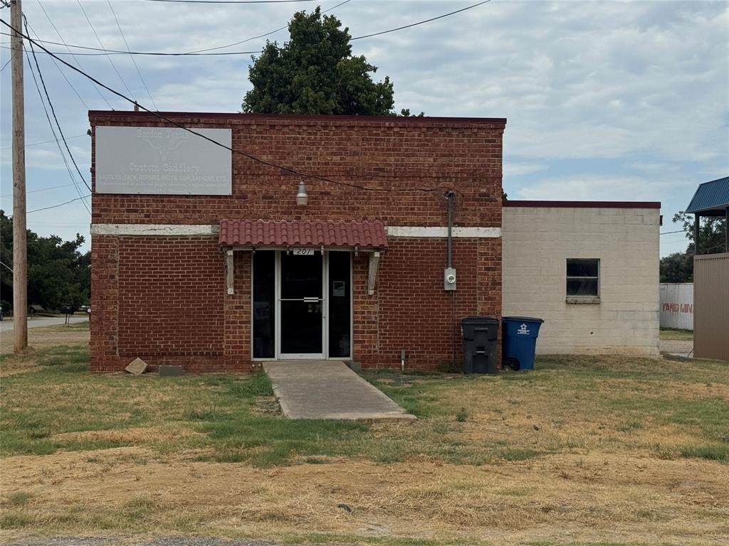 201 E Crockett Street - Photo 1