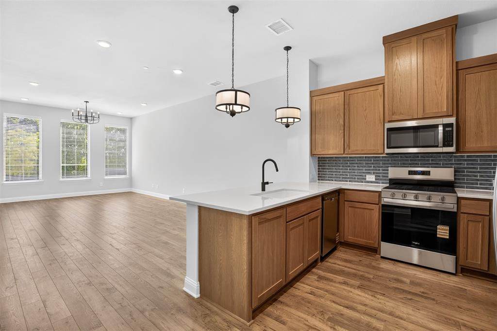 2512 Campden Mews - Photo 1
