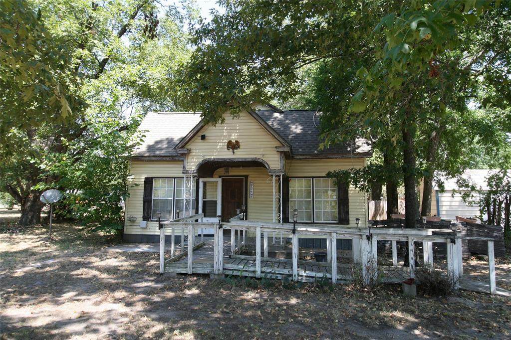 605 Pine - Photo 1