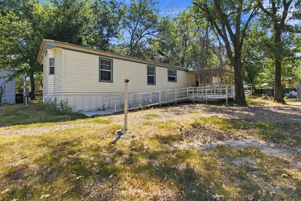7302 Oak View - Photo 1