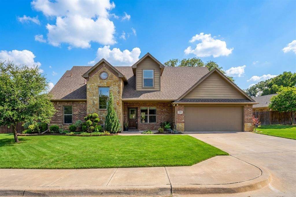 305 Donna Circle - Photo 1