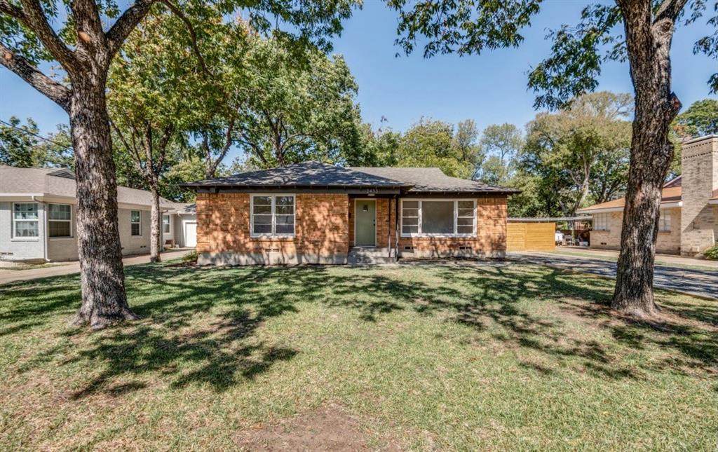 2433 Southwood Drive - Photo 1