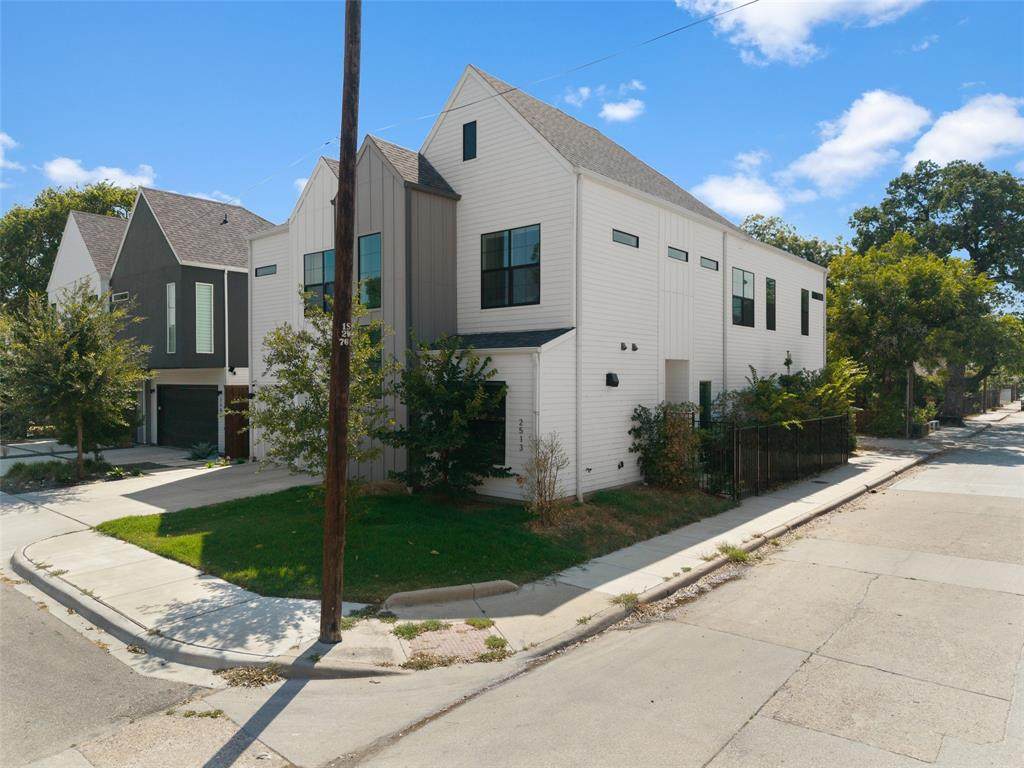 2513 Winnetka Avenue - Photo 1