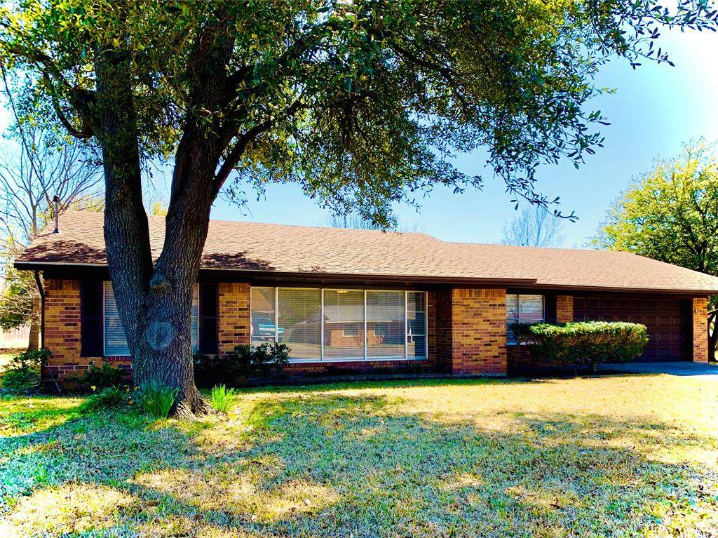 306 Pecan Street - Photo 1