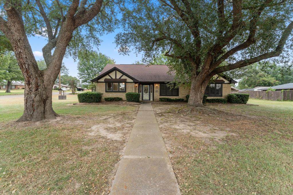 401 Southgate Drive - Photo 1
