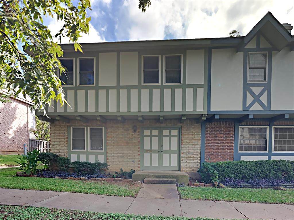 462 Westview Terrace - Photo 1