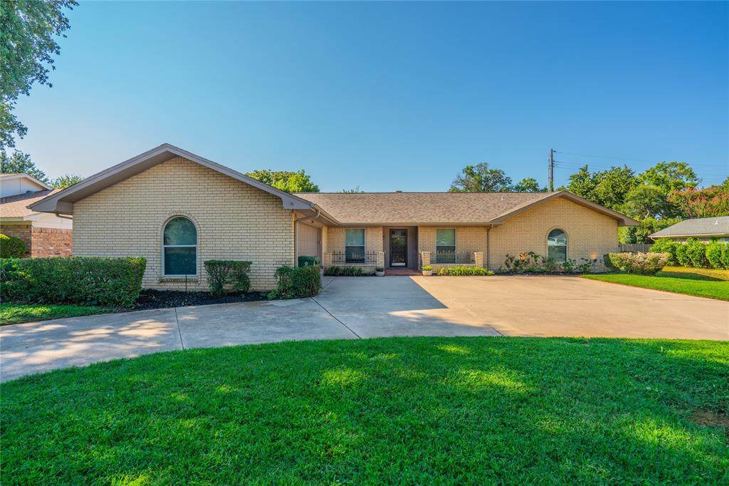 1804 Lincolnshire Drive - Photo 1