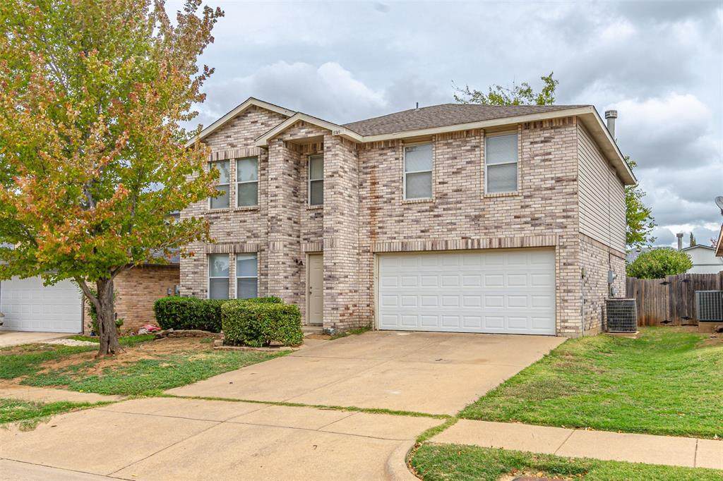 8749 Hunters Trail - Photo 1