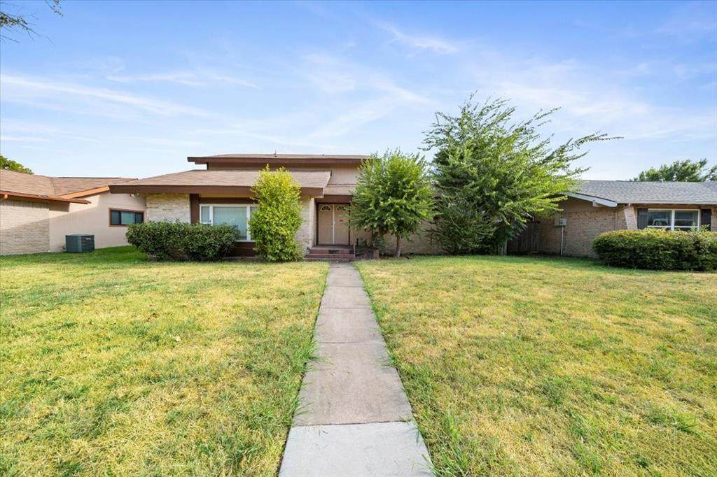 1822 Glouchester Drive - Photo 1