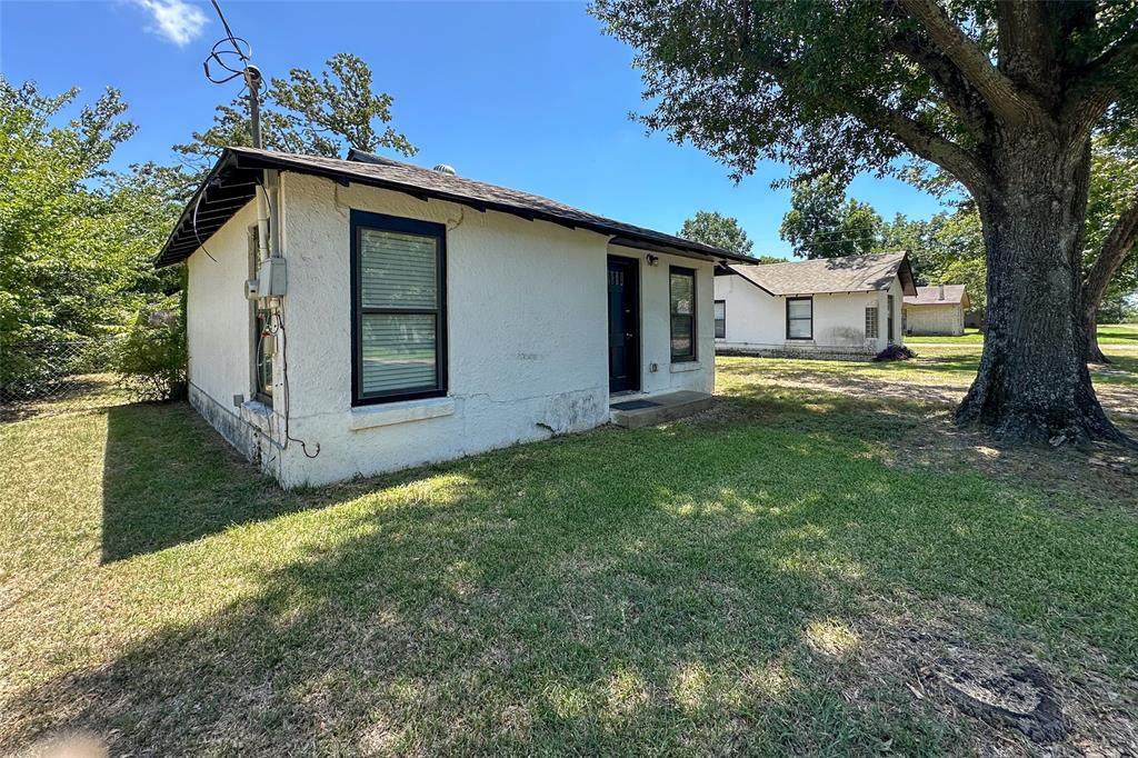 909 Alice Street - Photo 1