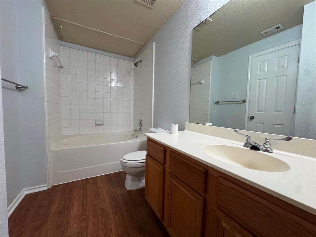 813 Betty Court - Photo 1