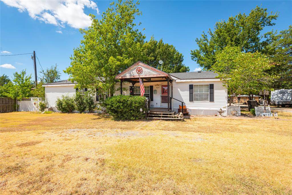 305 Westmoreland Circle - Photo 1
