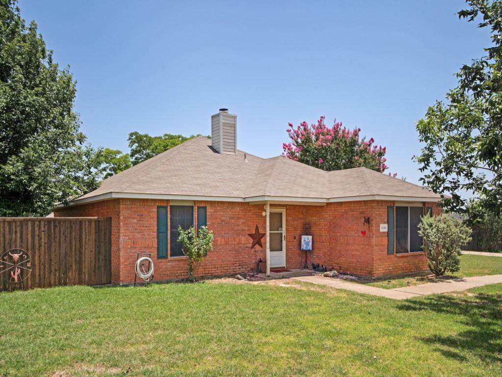 1036 Summit Drive - Photo 1