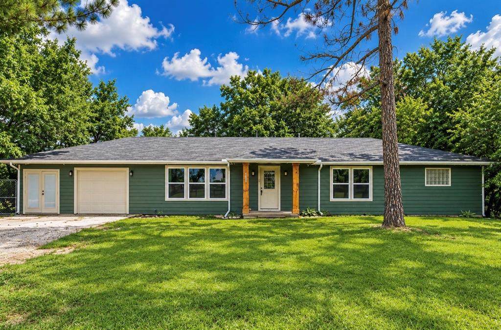 1603 Texas Highway 154 - Photo 1