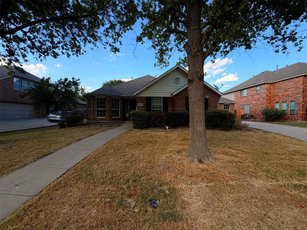 1009 Spinnaker Drive - Photo 1