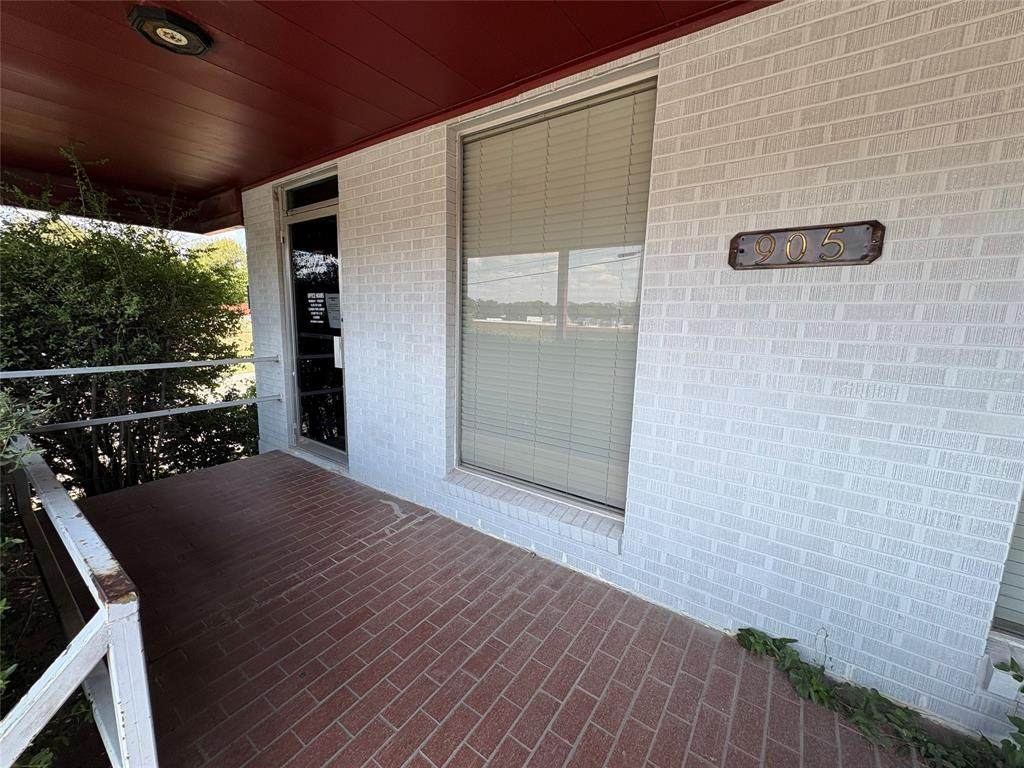 905 Travis Street - Photo 1