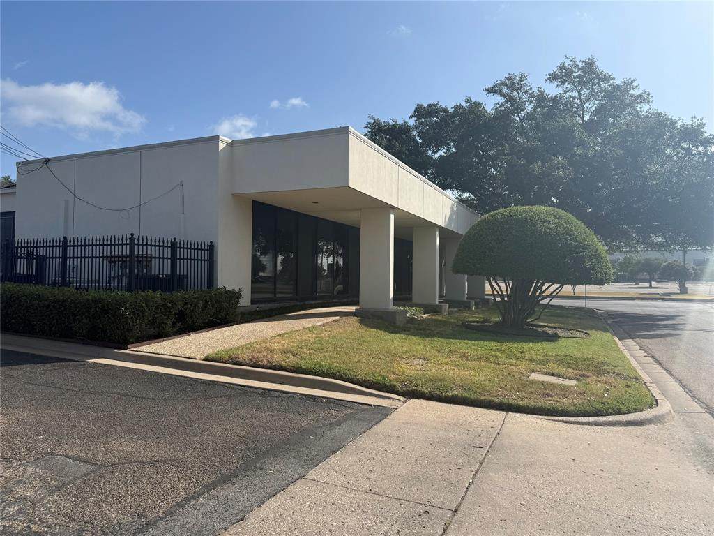 1600 Lake Air Drive - Photo 1
