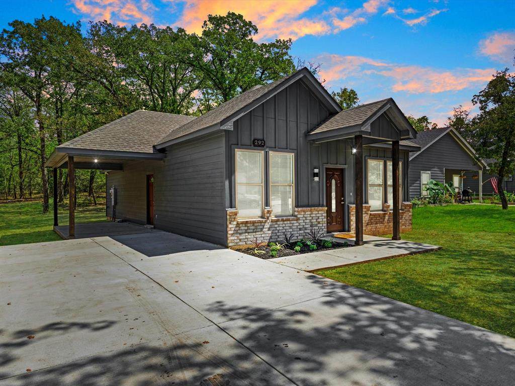 292 Harris Boulevard - Photo 1