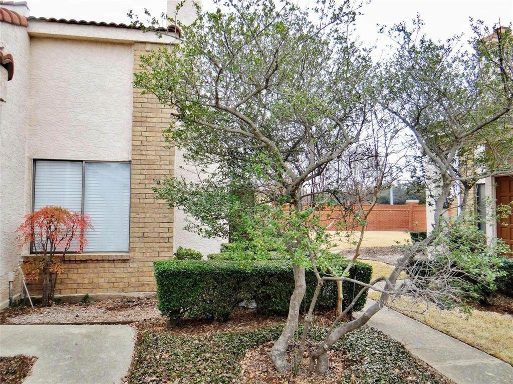 517 Ranch Trail - Photo 1
