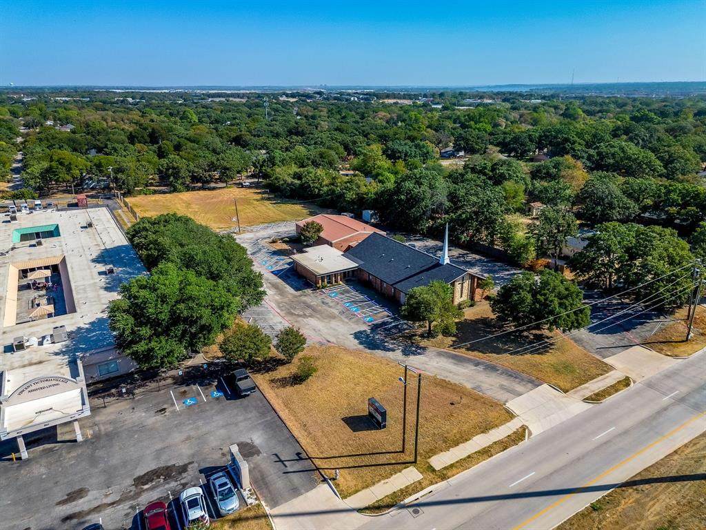4615 California Parkway - Photo 1