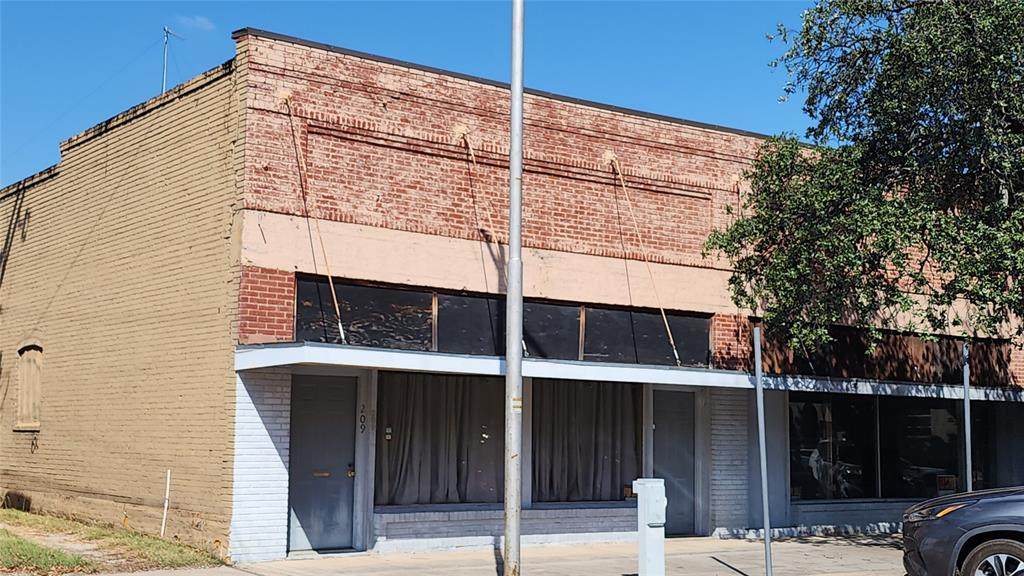 205 Lamar Street - Photo 1