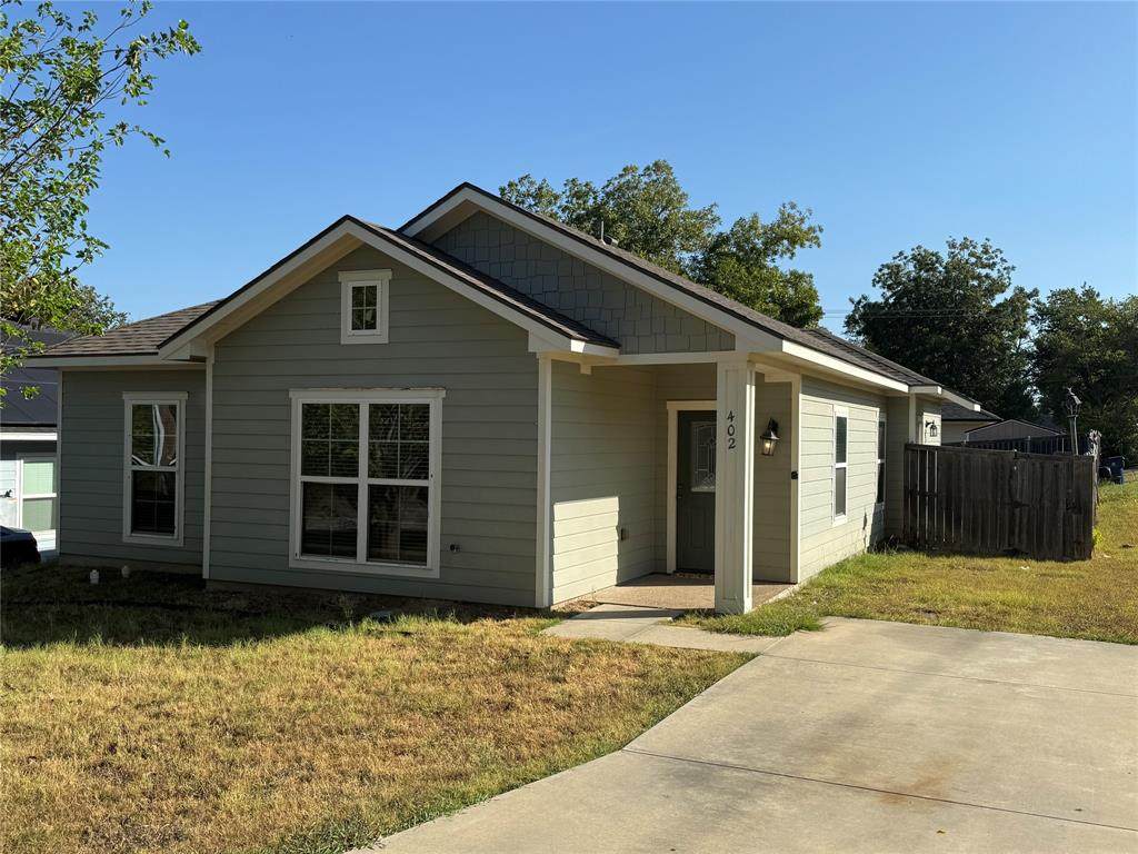 402 Avenue C - Photo 1
