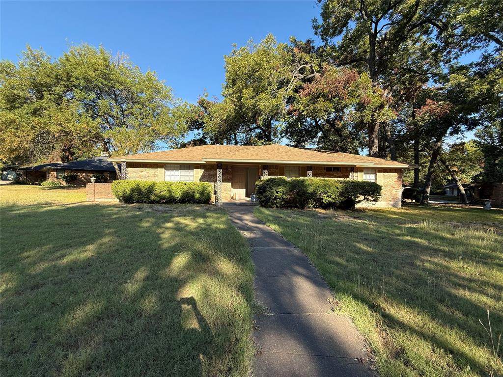 301 Lakewood Drive - Photo 1