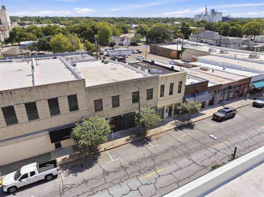 207 Travis Street - Photo 1