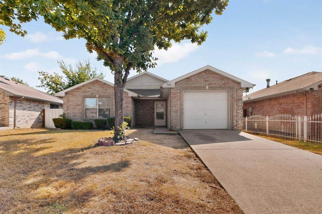 942 Algonquin Drive - Photo 1