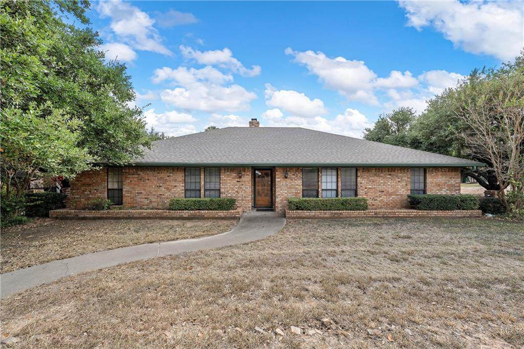 9901 Oak Ridge Circle - Photo 1