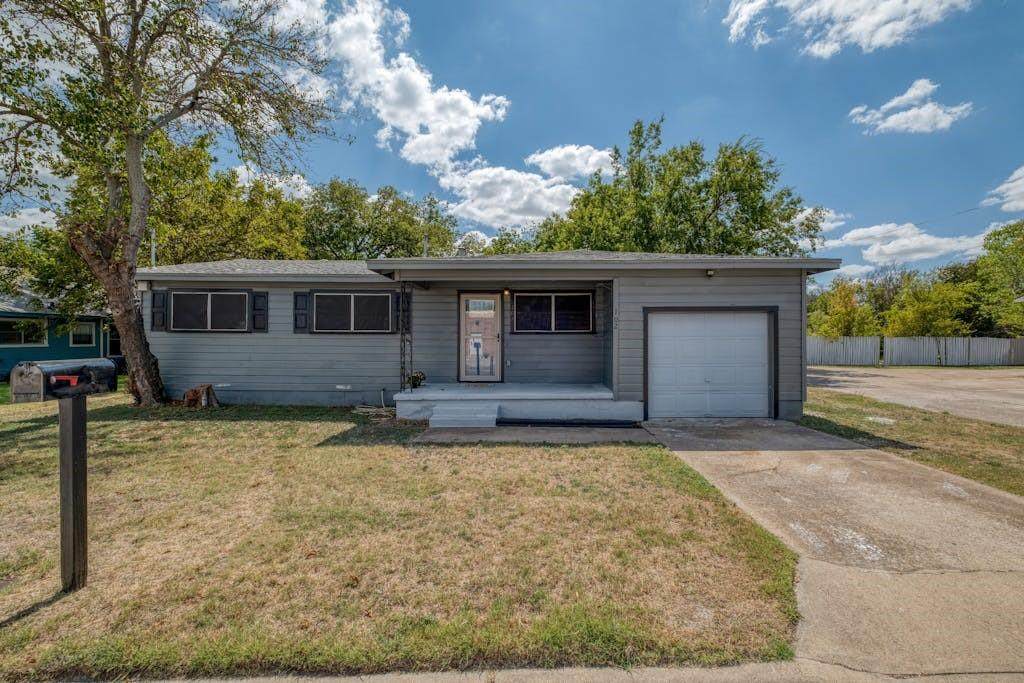 102 Robertson Avenue - Photo 1