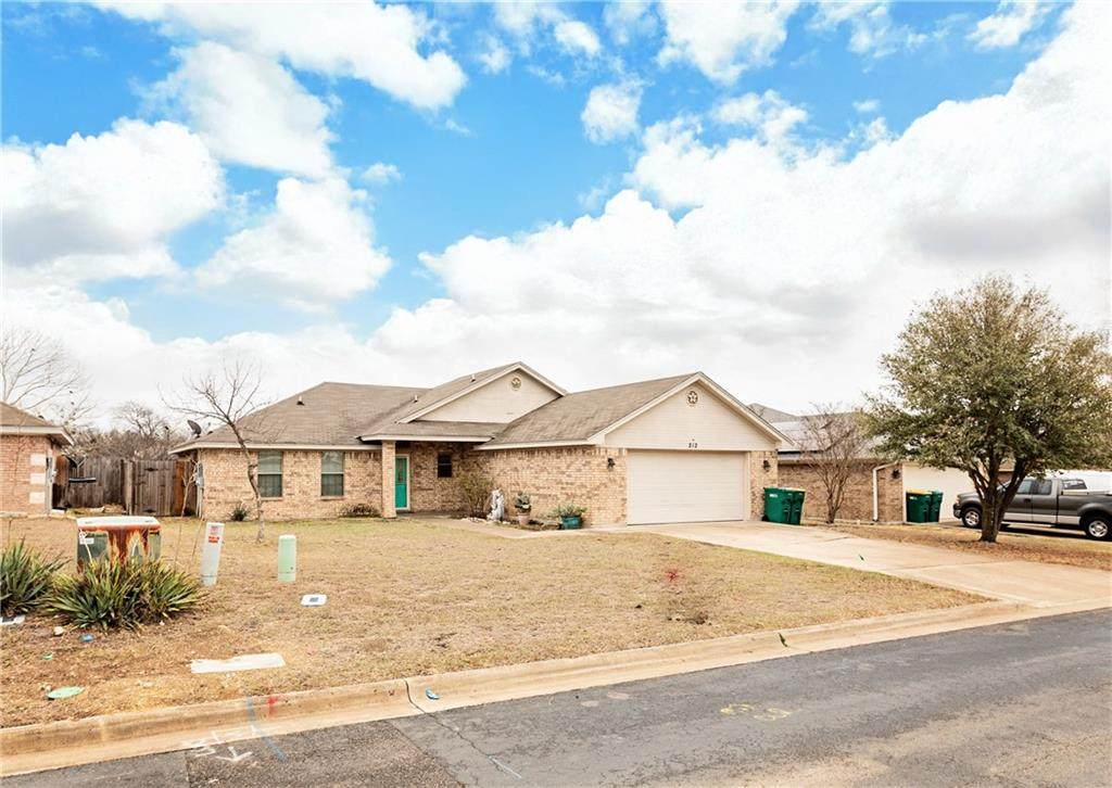 212 Oak Ridge Drive - Photo 1