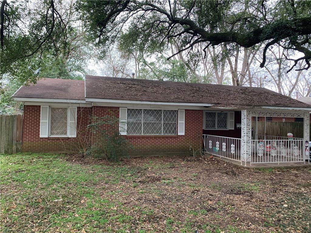 832 Martha Lane - Photo 1