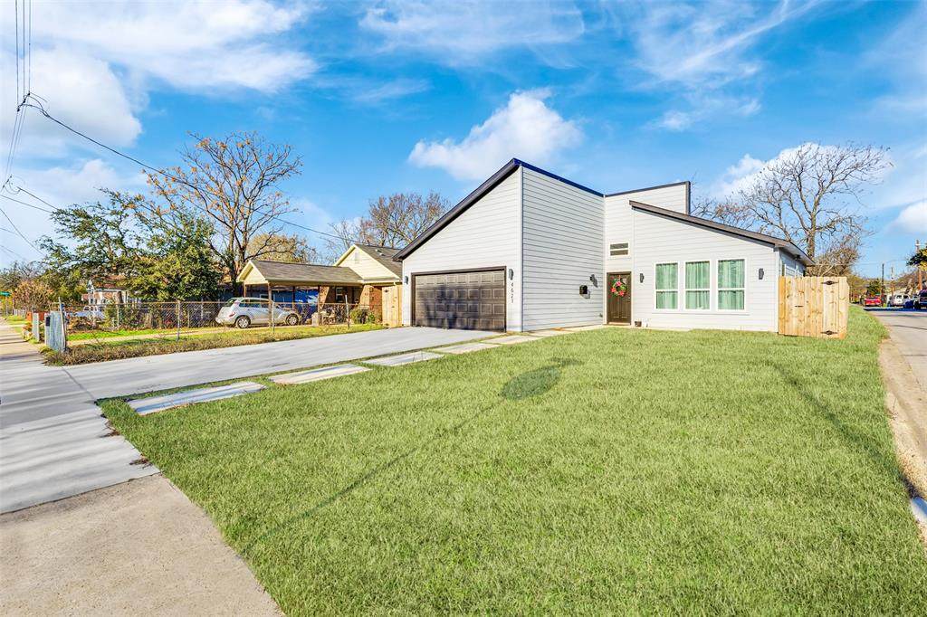 4621 Collins Avenue - Photo 1
